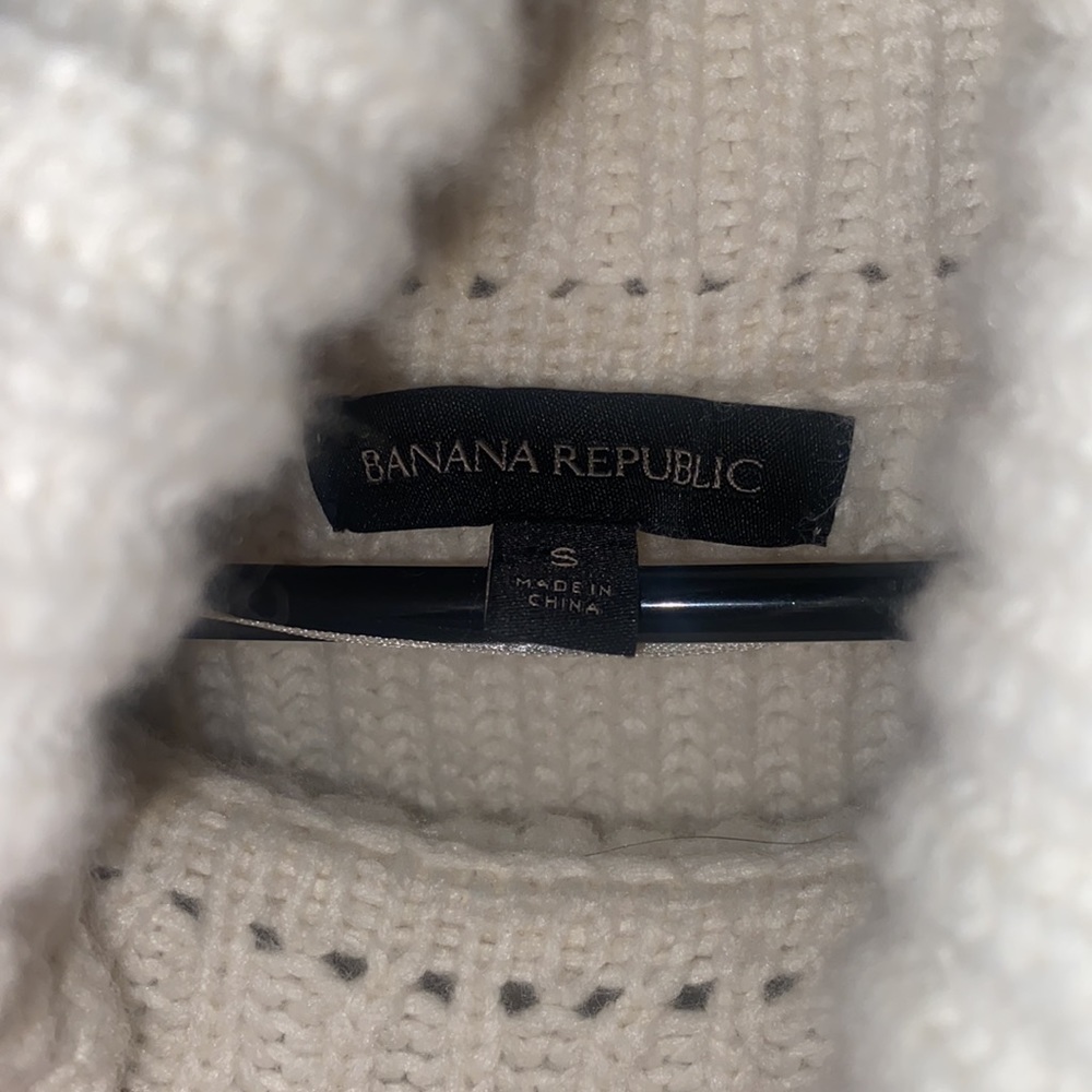 Banana Republic Cream Cable Knit Cowl Neck Sweater
